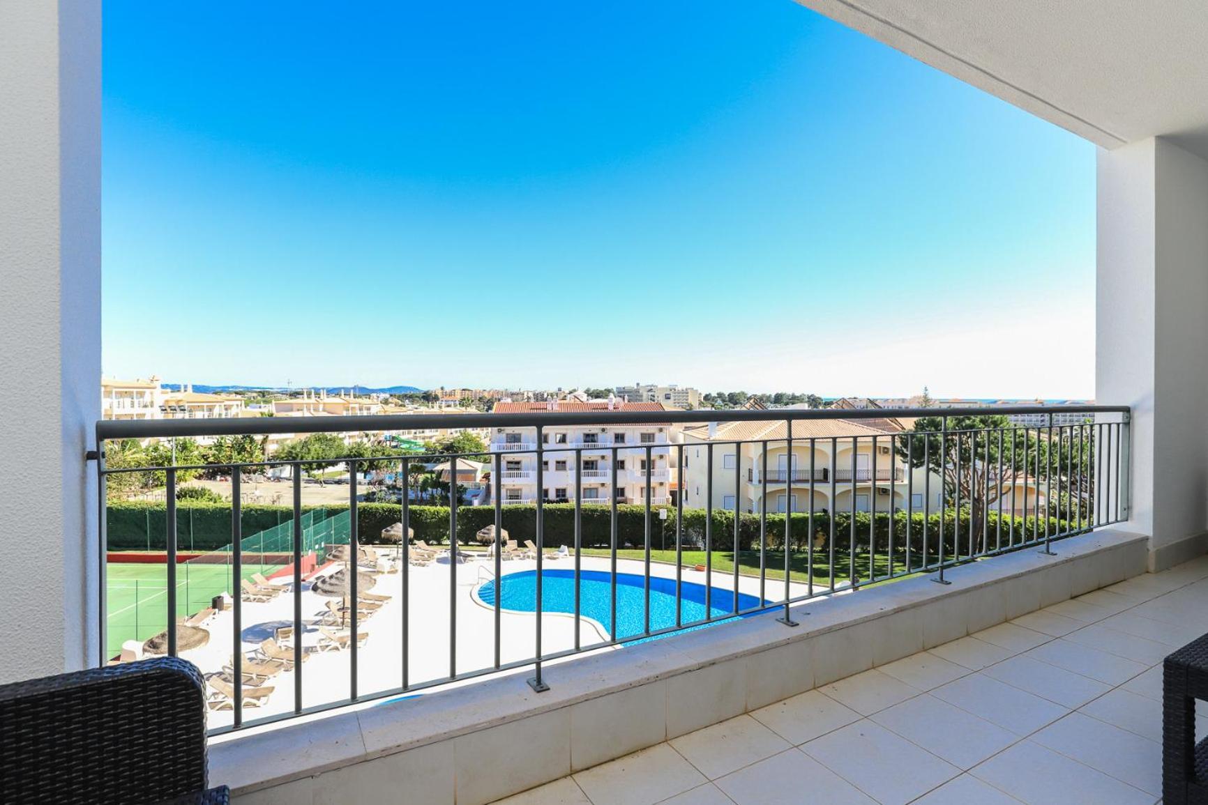 Апартаменты Charming Flat 10 Min Walk To Beach Албуфейра Экстерьер фото