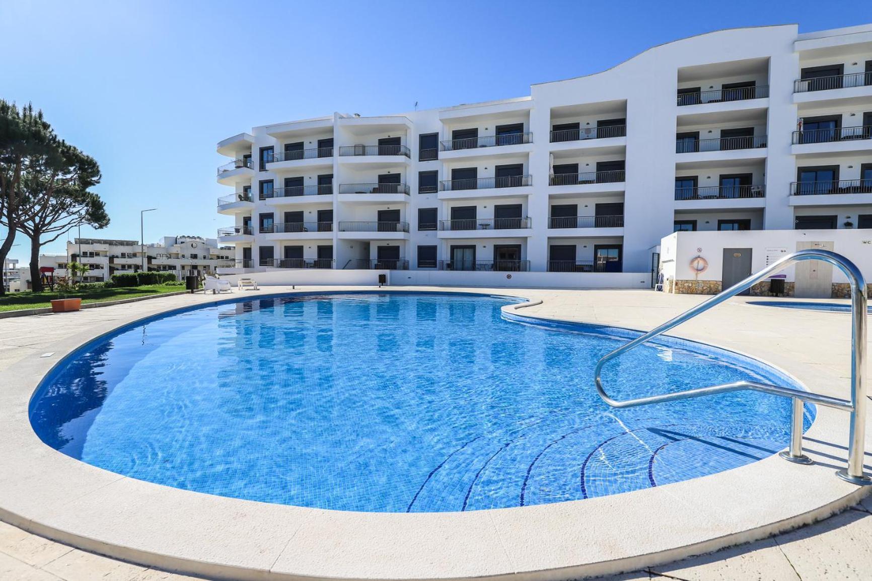 Апартаменты Charming Flat 10 Min Walk To Beach Албуфейра Экстерьер фото