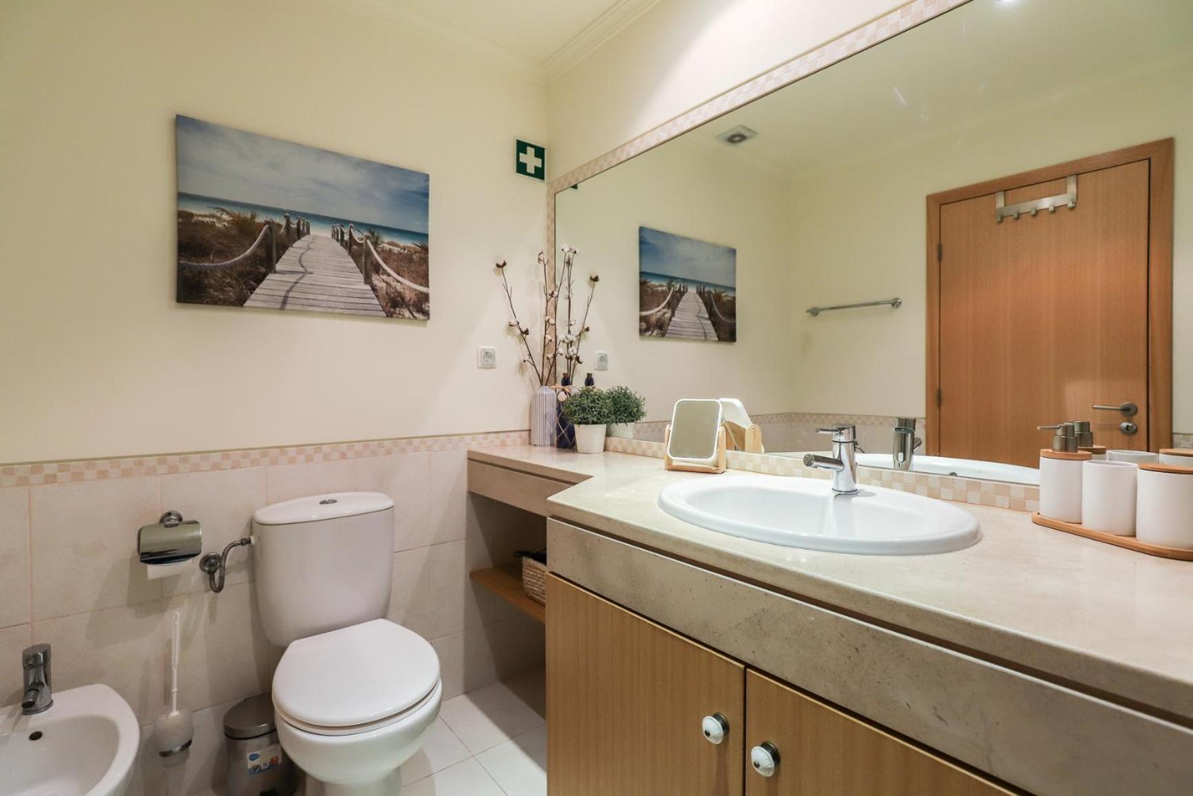 Апартаменты Charming Flat 10 Min Walk To Beach Албуфейра Экстерьер фото