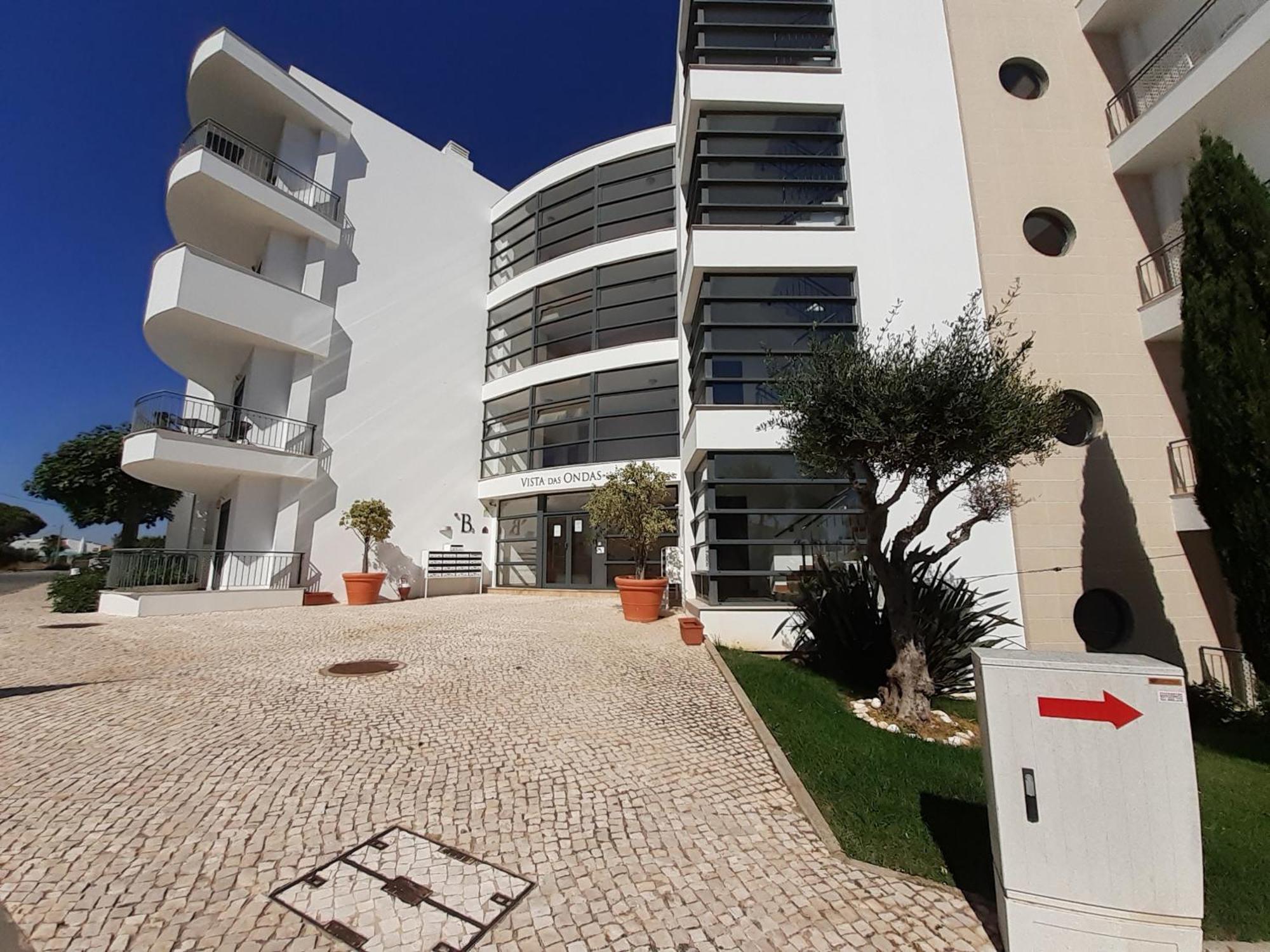 Апартаменты Charming Flat 10 Min Walk To Beach Албуфейра Экстерьер фото